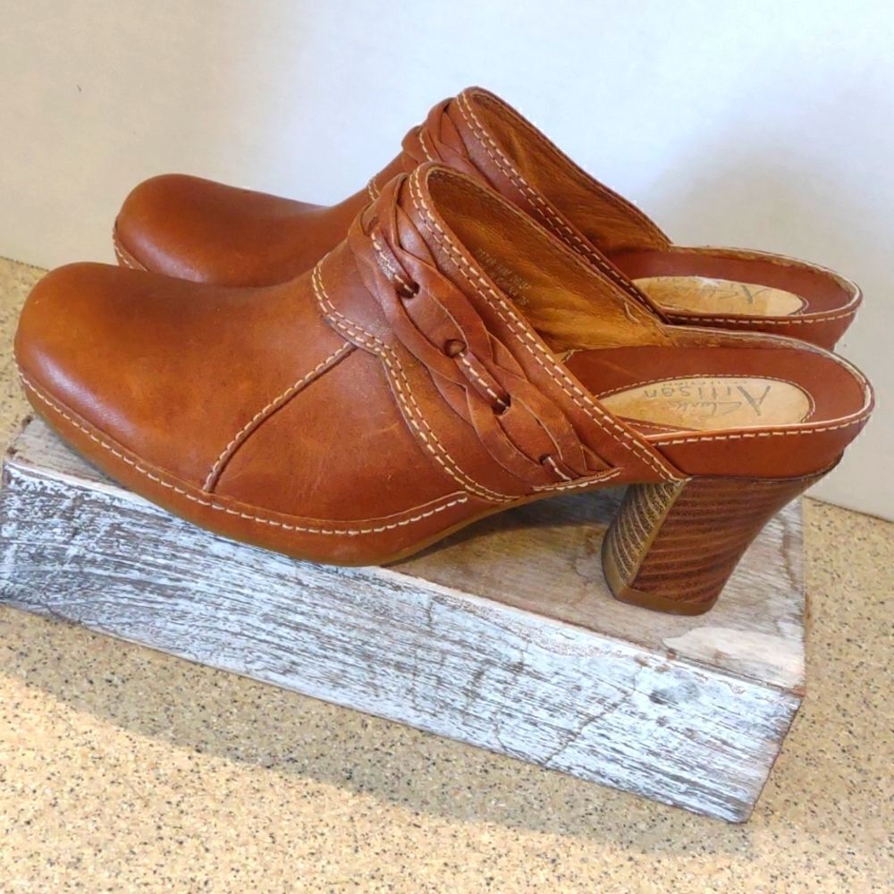👍 Clark's Mules Size 6.5.  A14